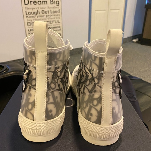 Dior & Shawn Bee - Picture 3 of 5